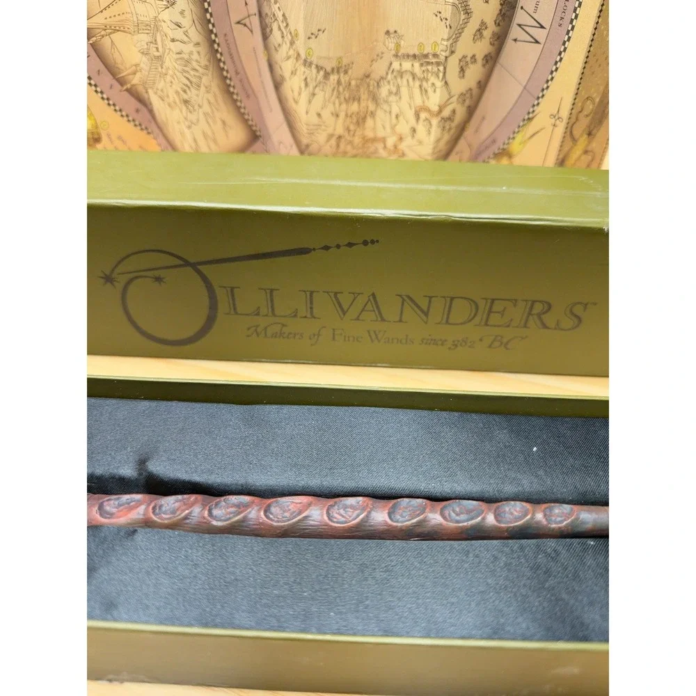 Harry Potter Ollivanders Holly 8 Wand Box & Spell Map 2009 Warner Bros